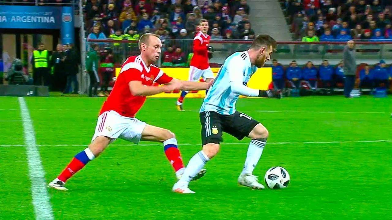 Денис Глушаков против Месси и Аргентины