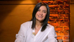 Анна Меликян: Даже если она раздевается, у нее такое каменное лицо, что думаешь: лучше бы она не раздевалась. На ночь глядя. Фрагмент выпуска от 28.04.2016