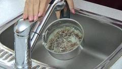 Как отмыть посуду с пригоревшим дном. Доброе утро. Фрагмент выпуска от 14.11.2016