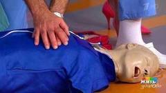 Чем опасно купание в проруби. Жить здорово! Фрагмент выпуска от 26.12.2016