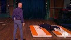 Иван и Митя «бьют» Романа Курцына. Вечерний Ургант. Фрагмент выпуска от 28.09.2017