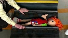 Что делать, если вы упали на рельсы в метро. Жить здорово! Фрагмент выпуска от 17.02.2016