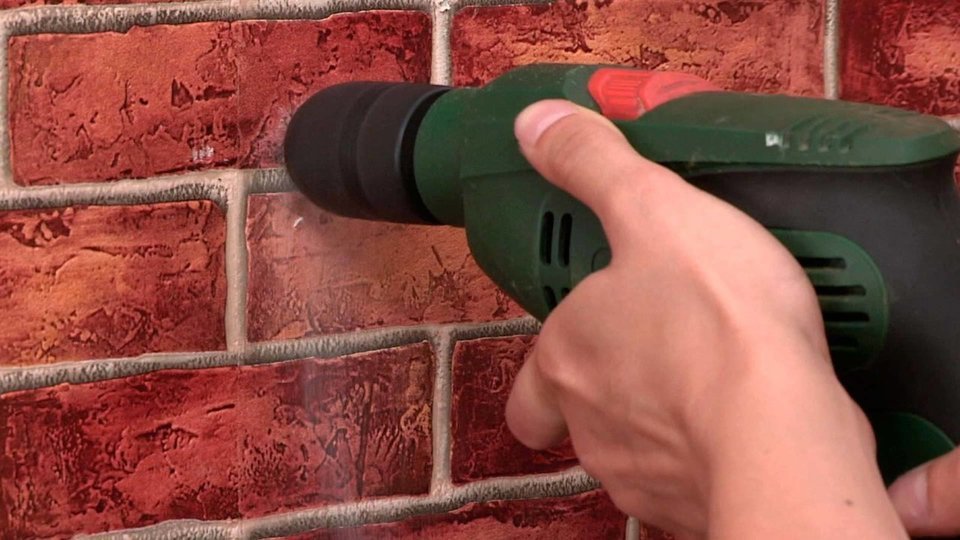 Как сделать небольшое отверстие в натяжном потолке
