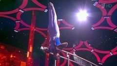 Константин Соловьев. Выступление на брусьях. Без страховки. Фрагмент выпуска от 07.05.2016