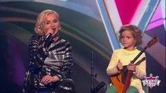 «Summertime» на балалайке: поет Полина Гагарина, аккомпанирует веселая балалаечница Анастасия Тюрина. Лучше всех! Фрагмент выпуска от 11.12.2016