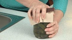 Как открыть тугую крышку банки. Доброе утро. Фрагмент выпуска от 17.03.2016