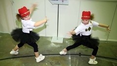 Трехлетний мотогонщик, маленький «рукоход» и мастерицы хип-хопа, научившие танцевать Максима Галкина. За кулисами шоу «Лучше всех». Специальный репортаж