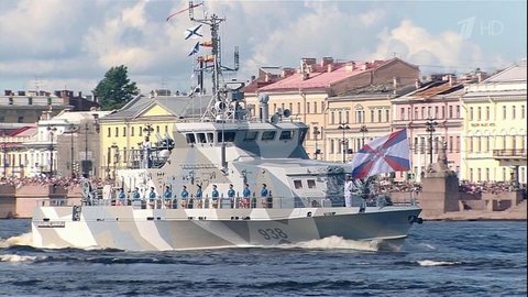 Торжественный парад ко Дню Военно-морского флота на Первом