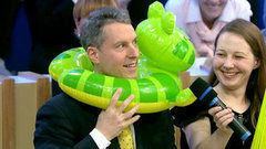 Американскому журналисту вручили пляжный зонтик и спасательный круг. Время покажет. Фрагмент выпуска от 08.06.2016