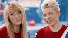 Светлана Журова и Тина Кузнецова. Танцевально-трюковой номер. Профайл. Вместе с дельфинами. Фрагмент выпуска от 17.10.2015
