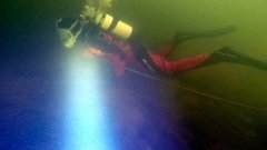 В огне не горит, в воде не тонет