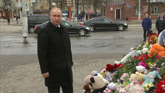Владимир Путин прибыл в Кемерово, где посетил место трагедии в торговом центре «Зимняя вишня»
