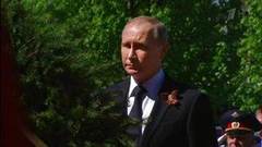 Владимир Путин возложил цветы к Могиле Неизвестного Солдата в Александровском саду. Праздничный канал. Фрагмент выпуска от 09.05.2018