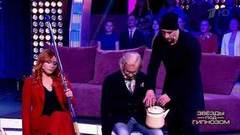 Звездный оркестр. Игра на чайнике и сапоге под руководством Сергея Жилина. Звезды под гипнозом. Фрагмент выпуска от 24.06.2018