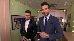 Иван предлагает Сергею Лазареву приобрести «клубный» пиджак со скидкой как постоянному гостю программы. Пролог. Вечерний Ургант. Фрагмент выпуска от 06.11.2015