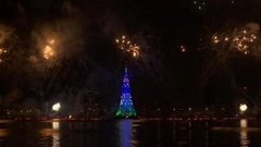 В мире. Плавающая елка. Доброе утро. Фрагмент выпуска от 31.12.2015