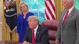Дональд Трамп отменил свой указ, предписывавший разлучать нелегальных мигрантов с их детьми