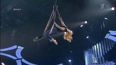 Мария Кожевникова и Владимир Ефимов — «Волчица». Воздушная гимнастика. Без страховки. Фрагмент выпуска от 28.05.2016