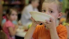 Чем кормят в детских садах. Доброе утро. Фрагмент выпуска от 14.11.2016