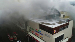 В Кемерове крупный торгово-развлекательный центр вспыхнул в разгар выходного дня, есть погибшие