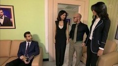 Дмитрий Хрусталев хвалится гримеркой. Пролог. Вечерний Ургант. Фрагмент выпуска от 17.11.2015