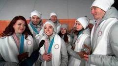 Сборной России по фигурному катанию вручили серебряные медали