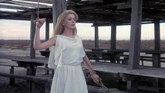 Неувядающая Катрин Денев