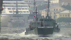 В Петербурге — первая сводная тренировка боевых кораблей к параду Военно-морского флота России