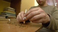 Куришь? Пьешь вино и пиво? Ты отупеешь!