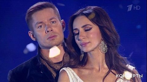 Зара и Стас Пьеха — «Небеса». Главный новогодний концерт. Фрагмент выпуска от 31.12.2017