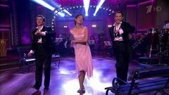 Фрагмент мюзикла «Поющие под дождем». Вечерний Ургант. Фрагмент выпуска от 14.10.2015