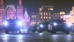 Первая ночная репетиция парада в честь 9 мая: тысячи военных, сотни образцов техники и очень много зрителей