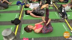 В мире. Массовая йога. Доброе утро. Фрагмент выпуска от 05.07.2018