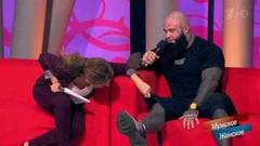 «Задницу покажи черную ей! Она хочет, ты слышишь!» — участник нахамил Юлии Барановской. Мужское / Женское. Фрагмент выпуска от 16.01.2019