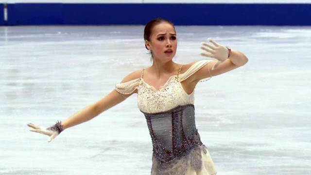 На ЧМ по фигурному катанию в Японии Алина Загитова вырвалась в лидеры, российская пара установила рекорд