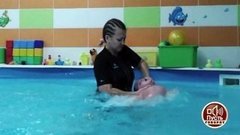 Младенцы в бассейне как в стиральной машине. Пусть говорят. Анонс