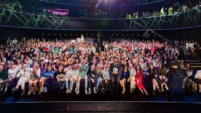 <p>Фотолестница за 17 июня 2019 года. Гости студии: Сергей Семак, Олег Басилашвили.</p>