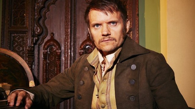 <p><b>Самуэль Паркер</b></p><p><b><br></b></p><p>Старый боевой товарищ Джона по Ост-Индской компании встретил Хенриетту и Вайолет в Калькутте и решил сопроводить их до Дели. Обаятельный и надежный Самуэль с радостью принимает предложение Джона стать его бизнес-партнером. Самуэль затаил обиду на Компанию за то, что его уволили в запас с лишением прав и привилегий.</p><p><br></p><p><i><b>Марк Уоррен</b>: «Никогда не знаешь, чего же на самом деле хочет Самуэль, и в чем его мотивация. Думаю, он ищет справедливости от Ост-Индской компании и материальной выгоды, потому что он разорившийся человек. <...> Он хороший парень с огоньком в глазах, но у него есть корыстные цели, о которых мы узнаем по ходу развития сериала».</i></p>