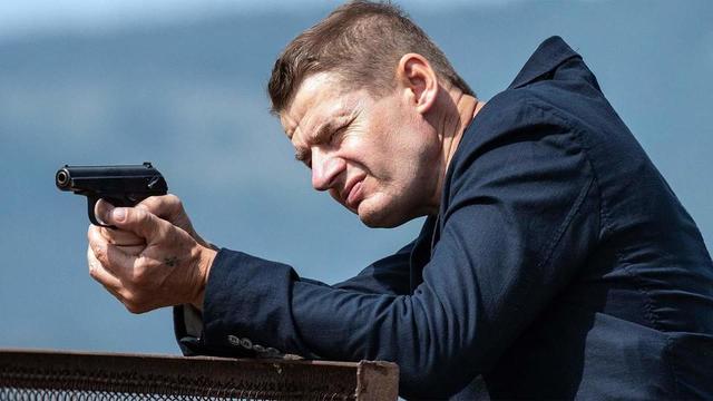 <p><b>Александр Абашев — Эдуард Чекмазов</b></p><p>Сотрудник уголовного розыска, в новых сериях — настоящий семьянин. Видя, как относится к своему сыну Александра, пытается меняться как отец, по-новому ощущает свою ответственность перед семьей.<b><br></b></p>