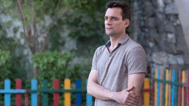 <p><b>Петр Иноземцев — Дмитрий Миллер</b></p><p>Бывший возлюбленный Александры возвращается в Геленджик свободным человеком. Он знает, что у Александры есть ребенок, и полностью уверен, что Миша — его сын. <br></p>