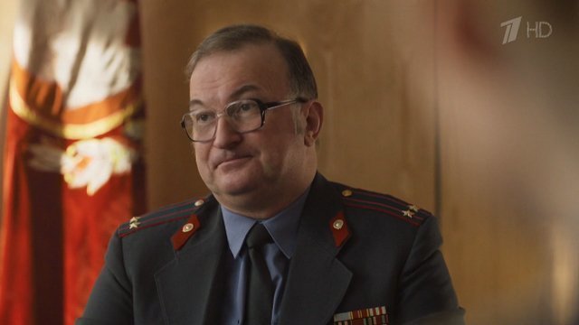 <p><b>Виктор Бескрылов — Александр Назаров</b></p><p><br></p><p>Подполковник, начальник отдела по борьбе с хищениями личного имущества граждан. Добродушный мужик, к работе подходит ответственно, но и отдохнуть при случае не прочь. Со Шмаковым находится в хороших дружеских отношениях. Именно он предлагает ему в напарники Новгородцеву и верит, что без помощи женщины в этом деле не обойтись.</p>
