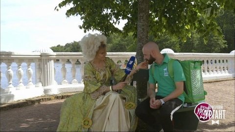 Царица в Петергофе. Острый репортаж с Аллой Михеевой. Вечерний Ургант. Фрагмент выпуска от 21.06.2019