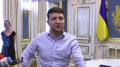 Одним из первых решений Владимира Зеленского стал переезд администрации в Музей истории Киева. Толстой. Воскресенье. Фрагмент выпуска от 23.06.2019