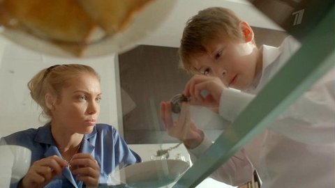 «Это семейная история, но с элементом мистики и очень неожиданным финалом». Почему нельзя пропустить сериал «25-й час»
