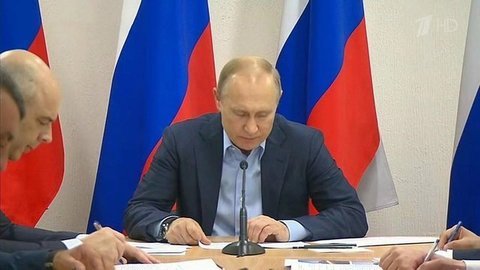 Президент провел совещание по ситуации с паводком в Иркутской области. Толстой. Воскресенье. Фрагмент выпуска от 30.06.2019