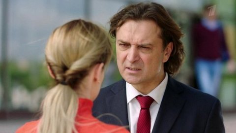 «Это действительно очень смешная комедия». Почему нельзя пропустить сериал «Дипломат»