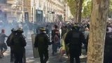 В Париже во время новой акции «желтых жилетов» произошли стычки протестующих с полицией