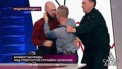 Драка в студии: отец набросился на обидчика своей дочери. На самом деле. Фрагмент выпуска от 18.11.2019