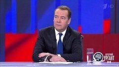 «Обрезать нужно аккуратно». Разговор с Дмитрием Медведевым. Вечерний Ургант. Фрагмент выпуска от 05.12.2019