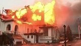 В Подмосковье в Одинцовском районе горит крупный гостиничный комплекс